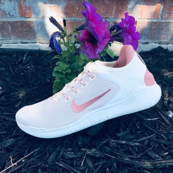 Nike Shoes - NIKE FREE RUN 2018